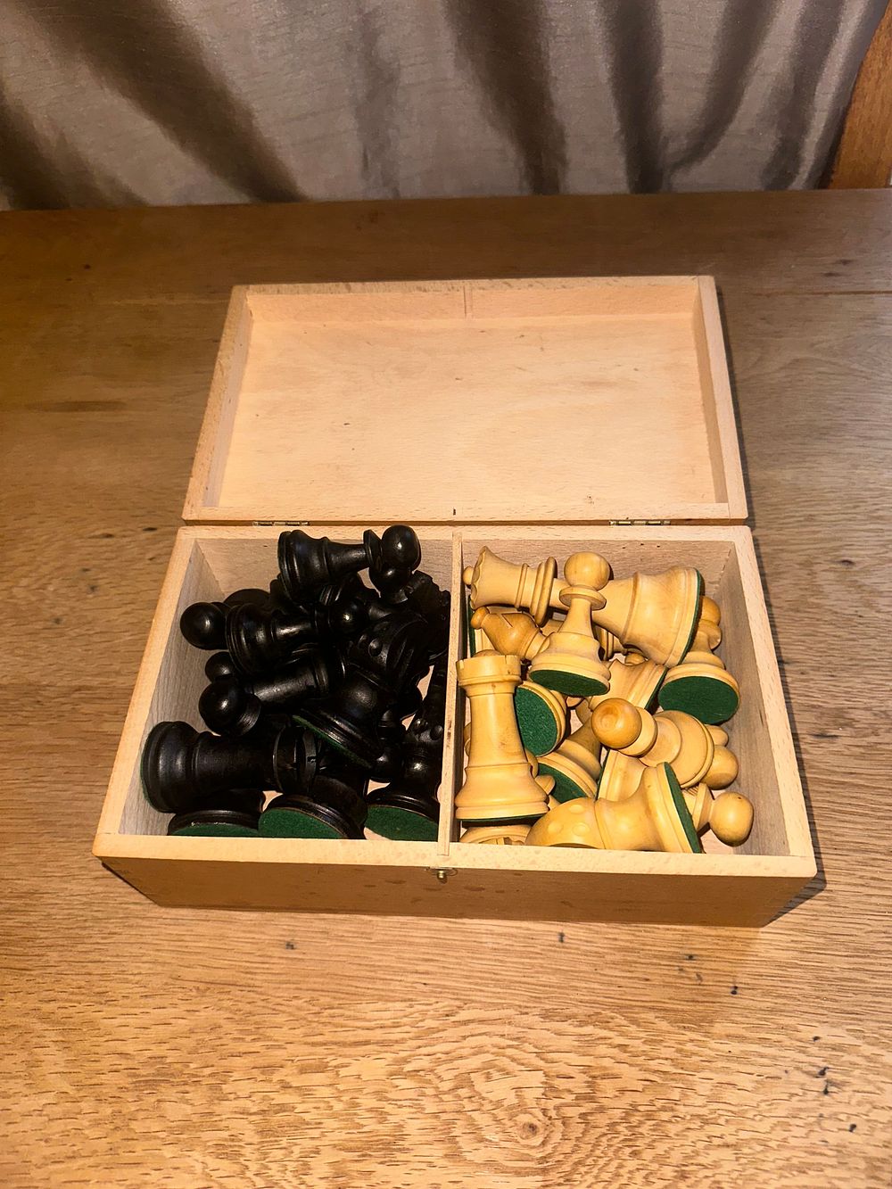 Lot 493: LARDY International Staunton Pattern Wooden Chess Set