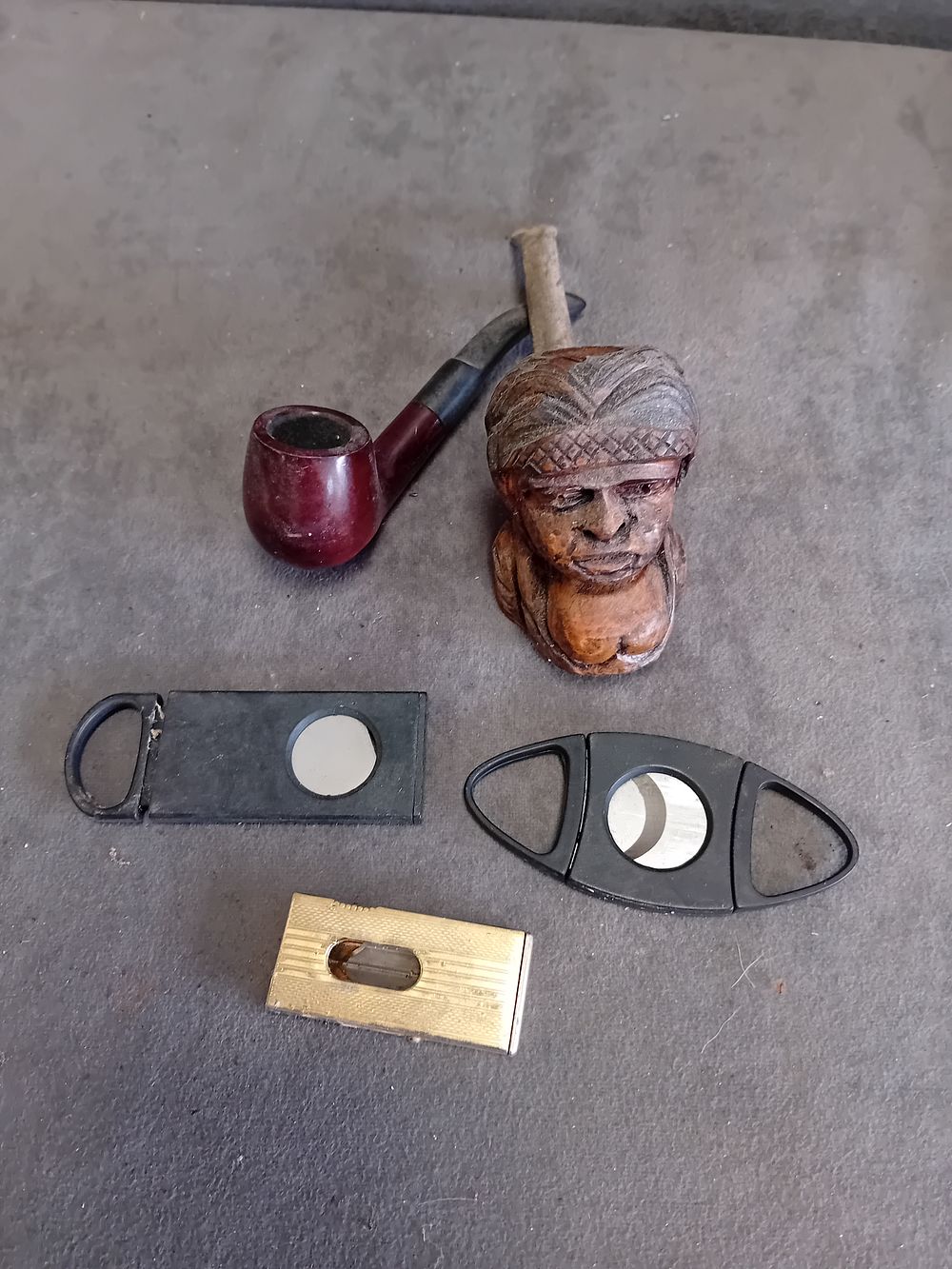 Lot 523: A Collection of Tobacco Pipes and Cigar Cutters