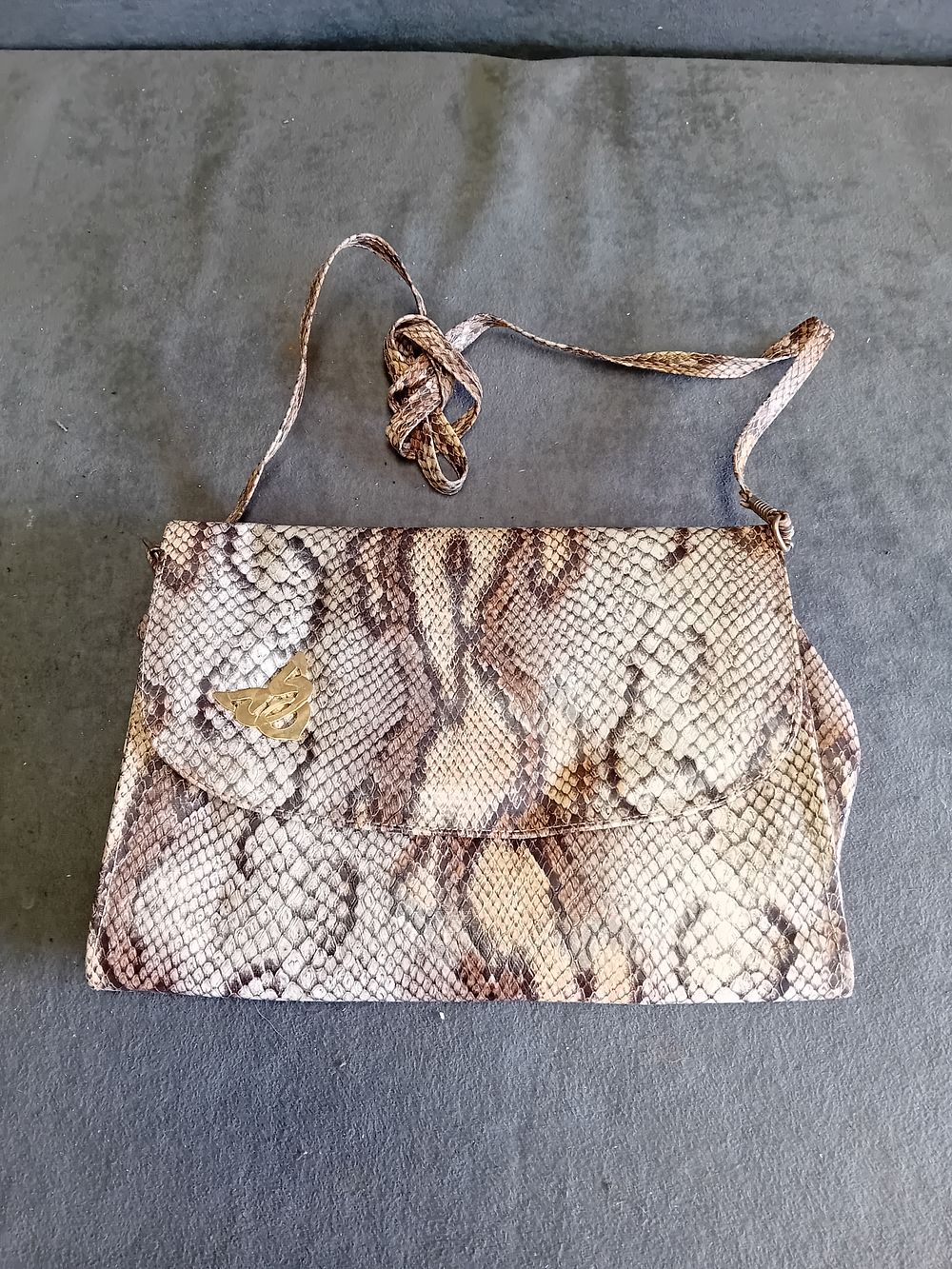 Lot 524: Savior La Que Sabe Spanish Snakeskin Shoulder Bag