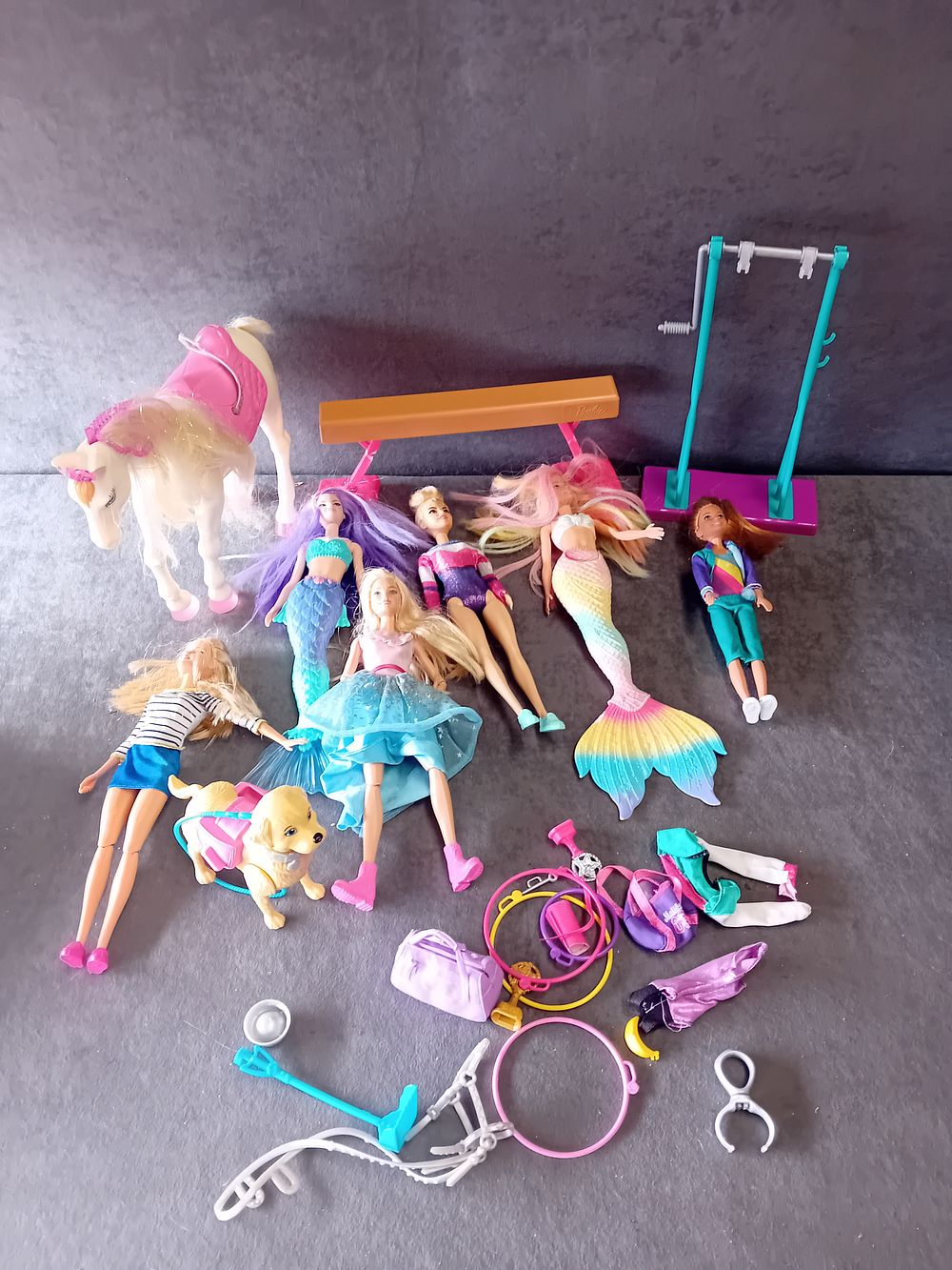 Lot 181: A COLLECTION OF BARBIE DOLLS AND GYMNASTICS PLAYSET ACCESSORIES
