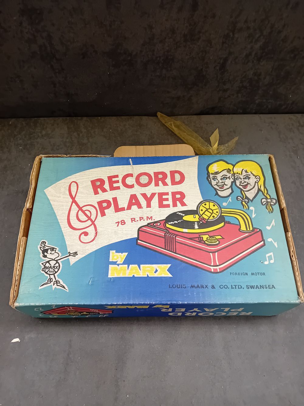 Lot 199: A Louis Marx & Co. 'Pixie Phone' Record Player