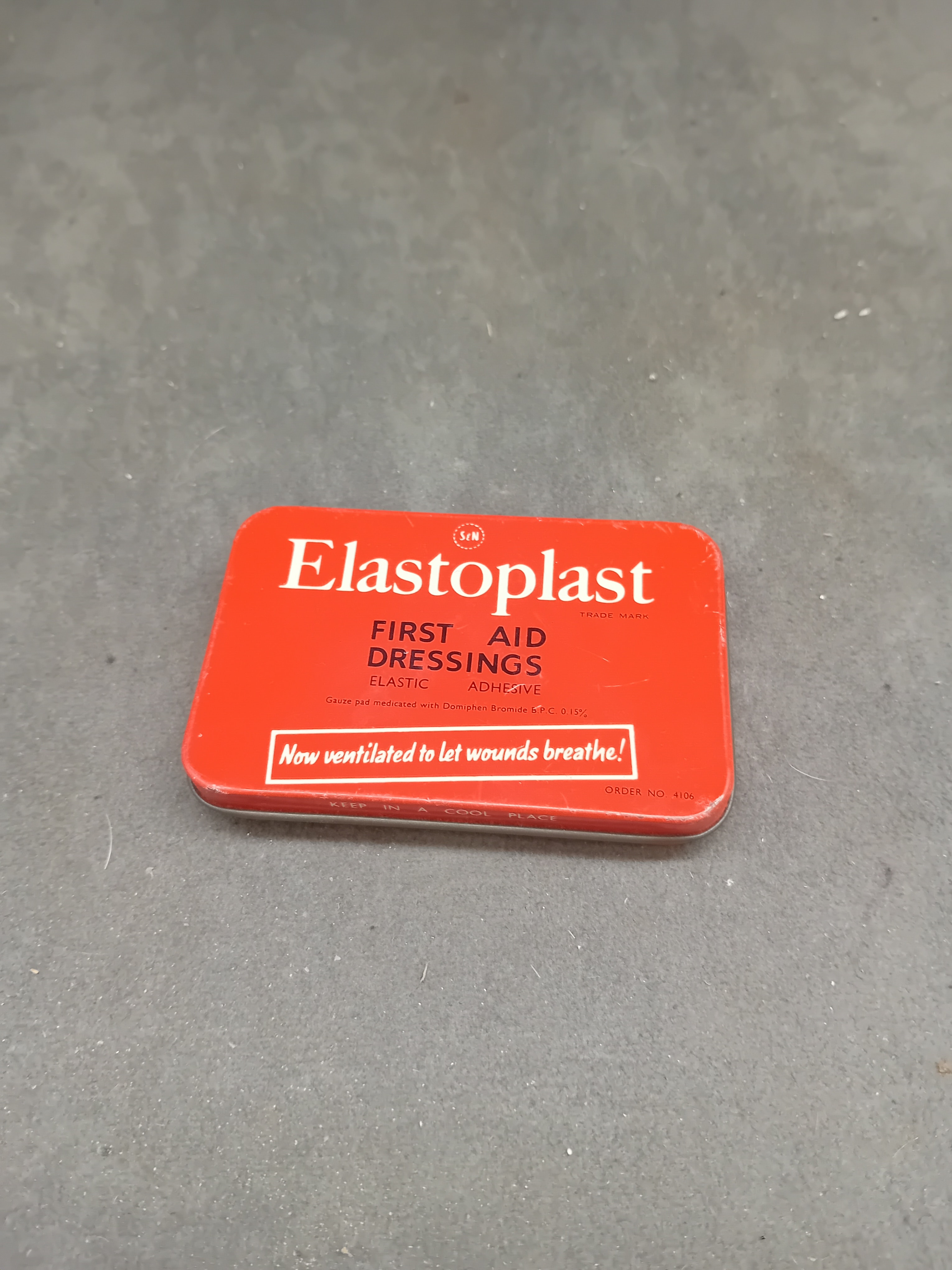 Vintage Collectible Elastoplast First Aid Dressings Tin
