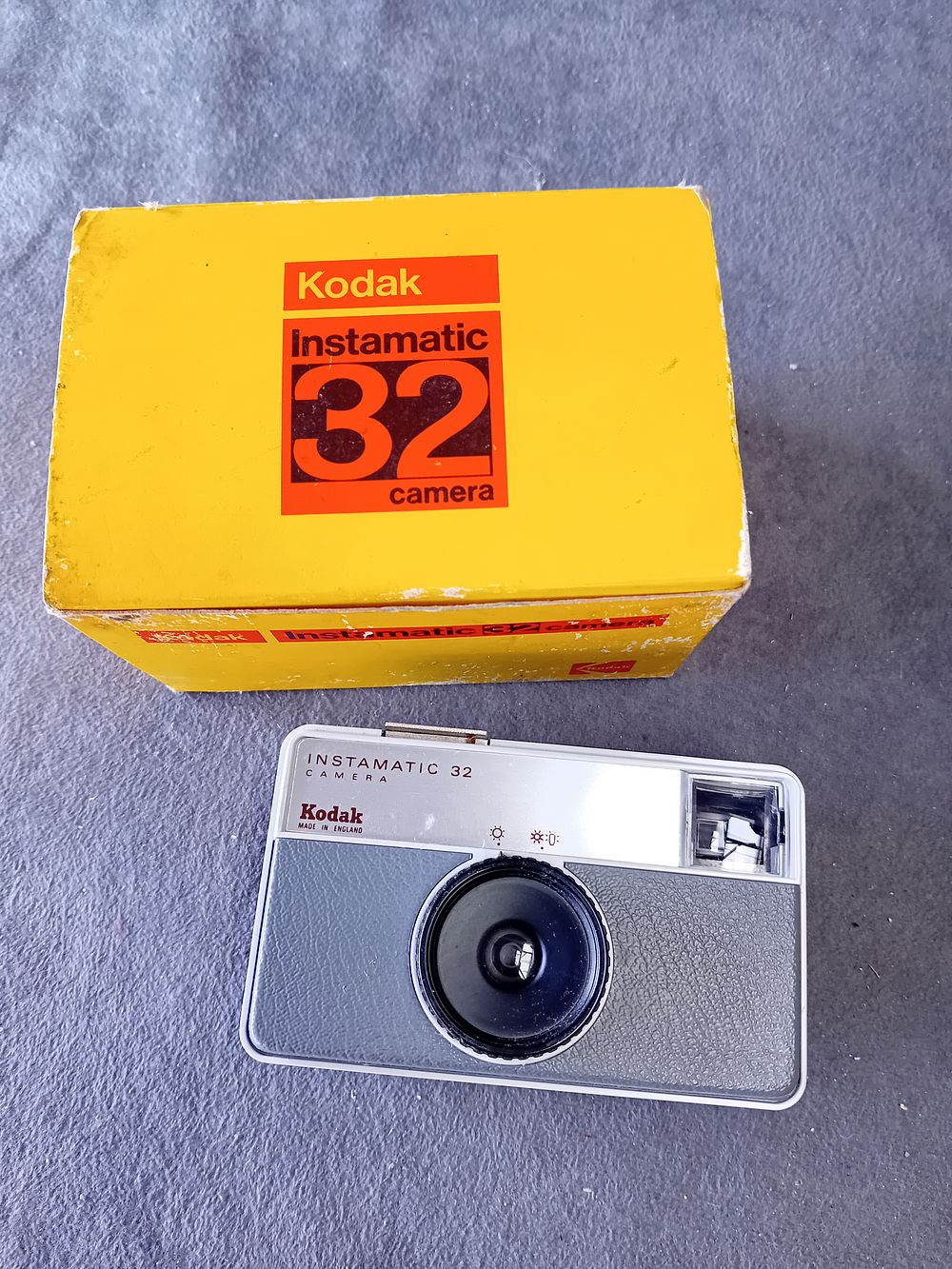 Lot 443: KODAK INSTAMATIC 32 CAMERA WITH ORIGINAL BOX