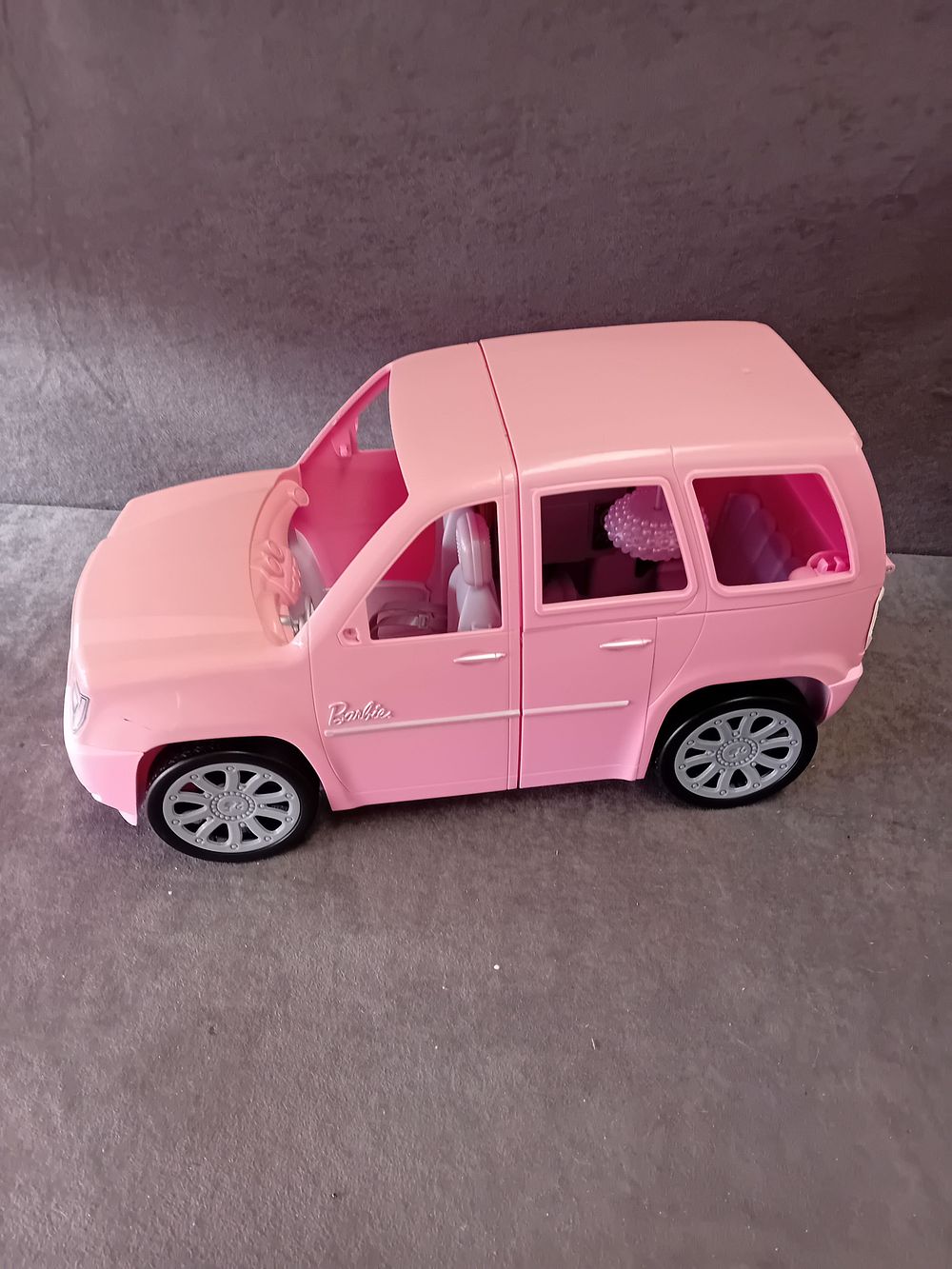 Lot 209: MATTEL BARBIE PINK FASHIONISTA LIMO PLAYSET