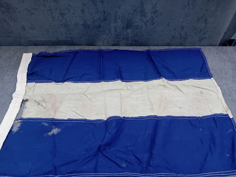 Lot 631: A Vintage Flag of Nicaragua, 66cm x 100cm