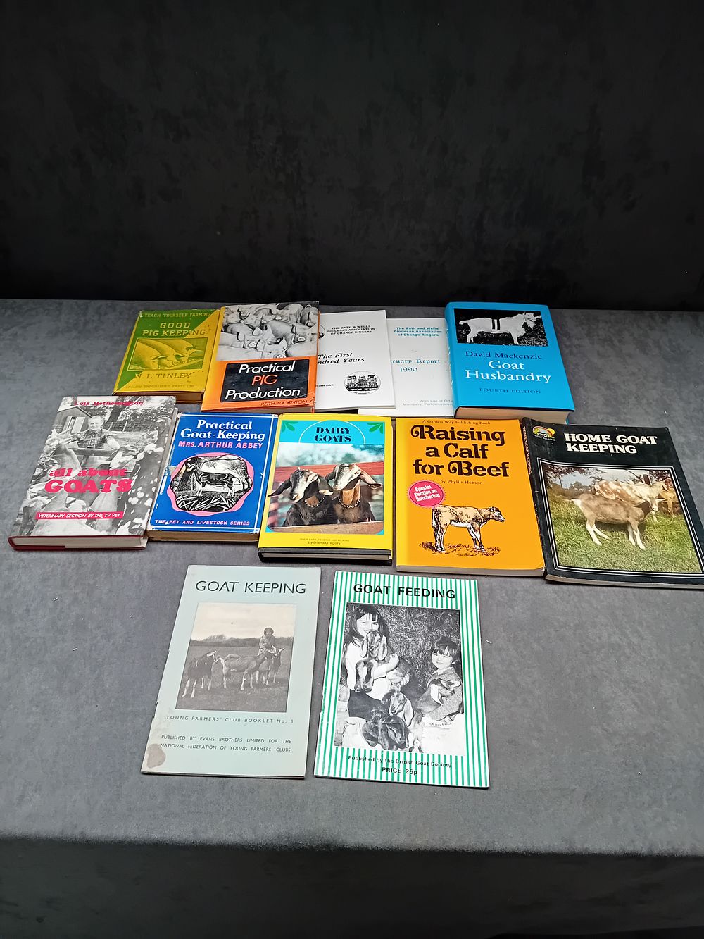 Lot 1032: Mixed lot of Books containing mostly Animal husbandry...