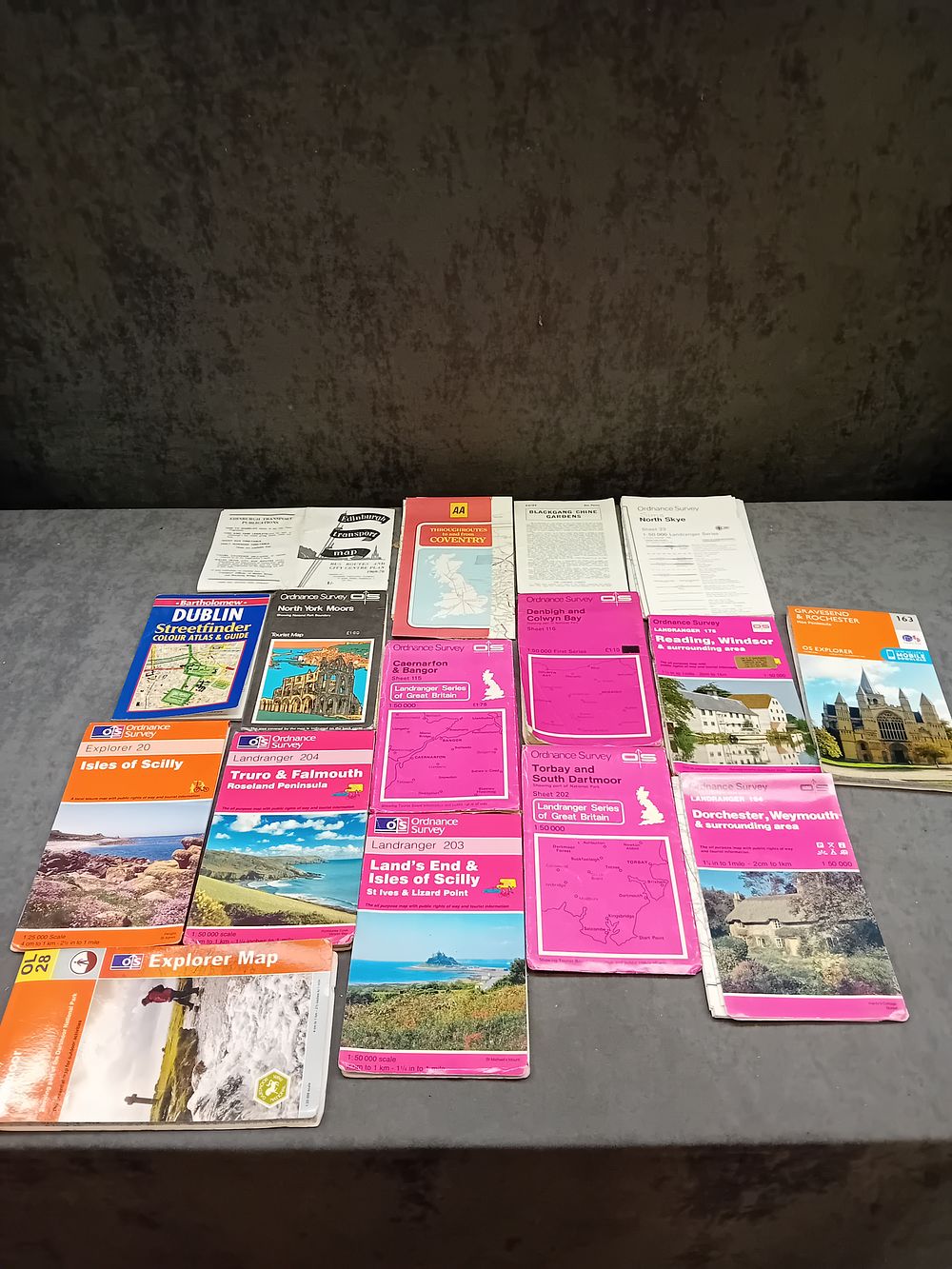 Lot 425: Large mixed lot of maps as pictured there...