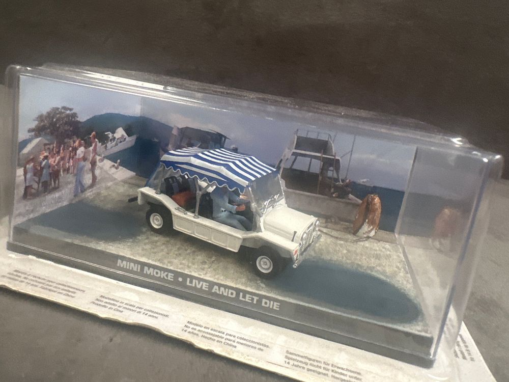 Lot 388: James Bond Car Collection Mini Moke Live and Let Die 1:43 Scale Model