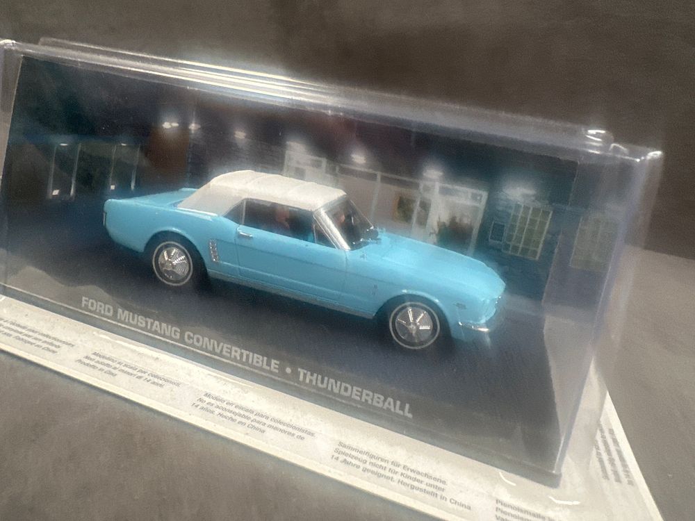 Lot 391: 1:43 Scale Ford Mustang Convertible James Bond Thunderball Die-cast Model Car