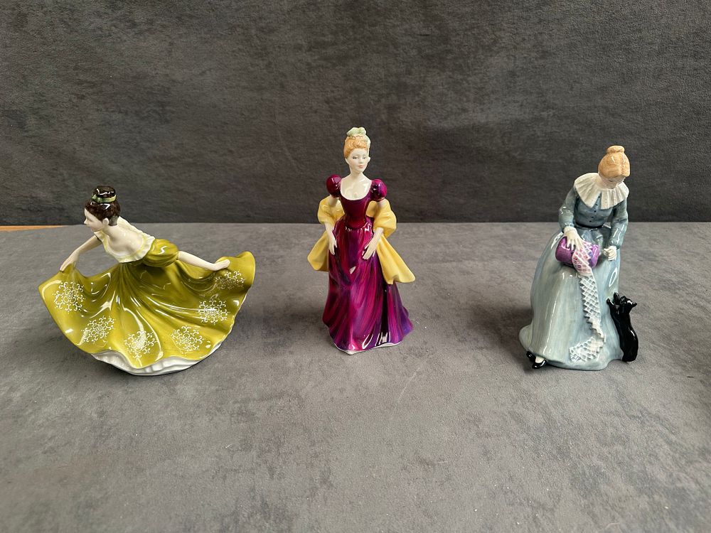 Lot 772: A Trio of Ceramic Figurines in the Style of Royal Doulton