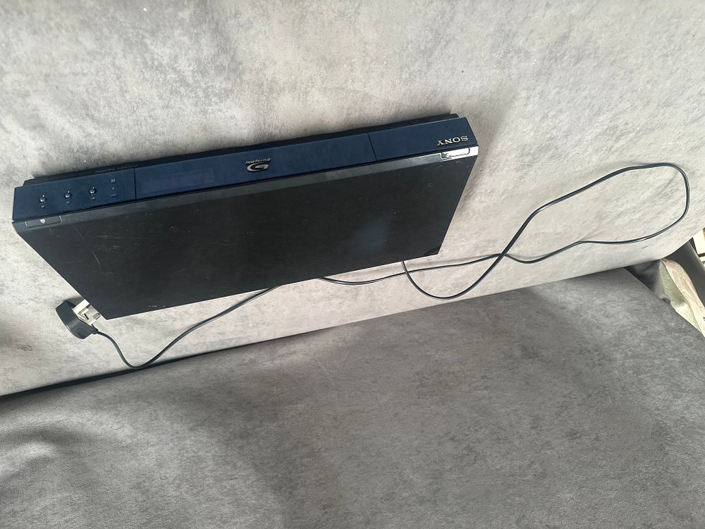 Lot 470: Sony BDP-S370 Blu-ray Disc and DVD Player