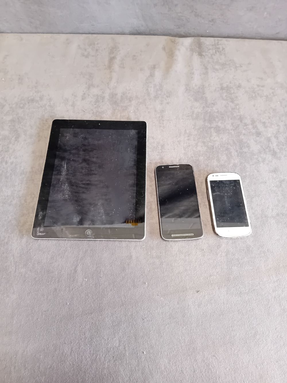 Lot 457: A Trio of Mobile Devices Including Apple iPad 2, Samsung Galaxy La Fleur, and Motorola Smartphone