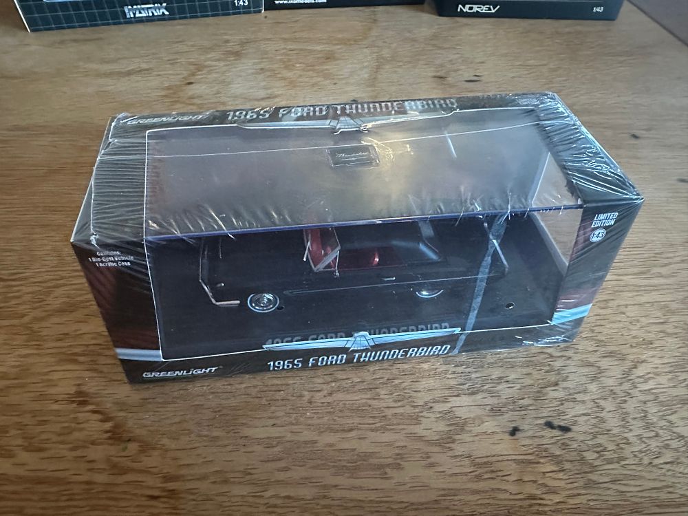 Lot 59: Greenlight 1:43 Scale 1965 Ford Thunderbird Convertible Model Car