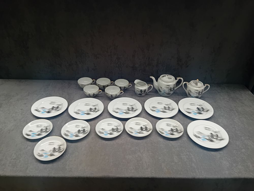 Lot 619: KJTANI Tea set  Containing  5 Tea cups 1...
