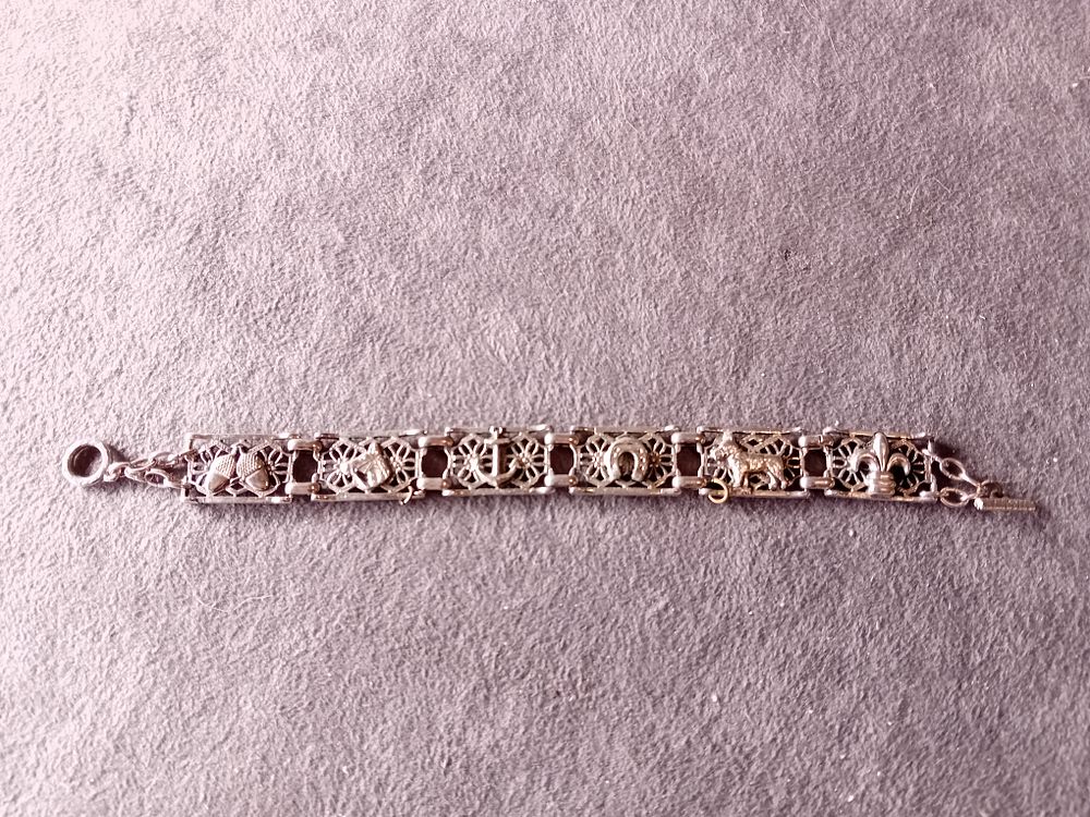 Lot 560: ART DECO STYLE SILVER TONED FILIGREE MOTIF LINK BRACELET