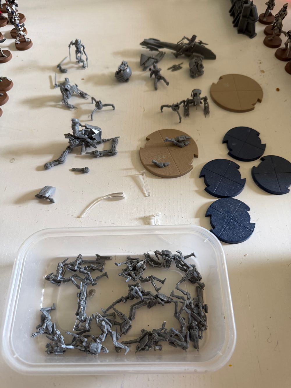 Lot 175: Star Wars Legion comprising of 1x speeder bike ...