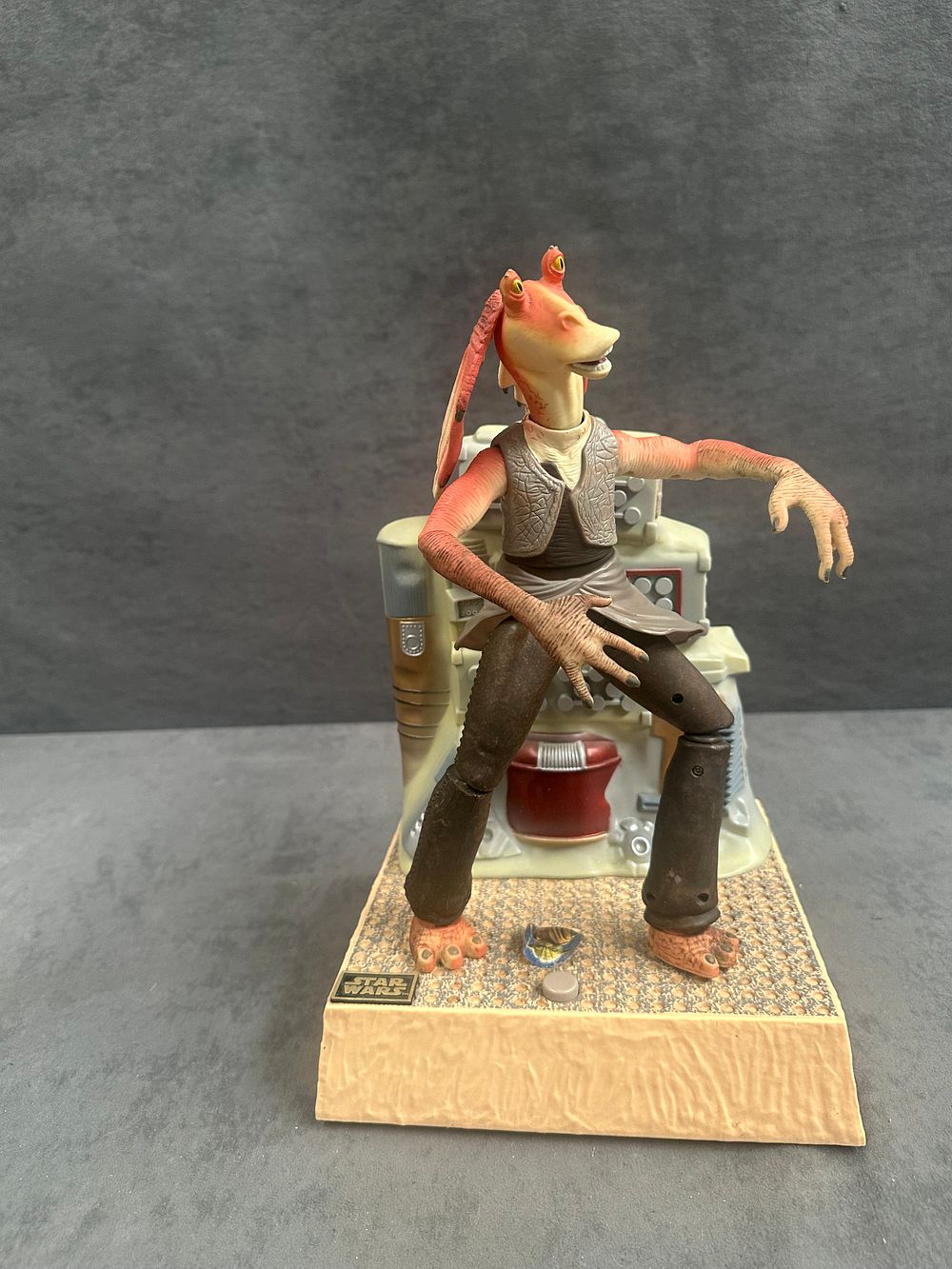 Lot 182: Star Wars Episode I The Phantom Menace Animated Jar Jar Binks Figure