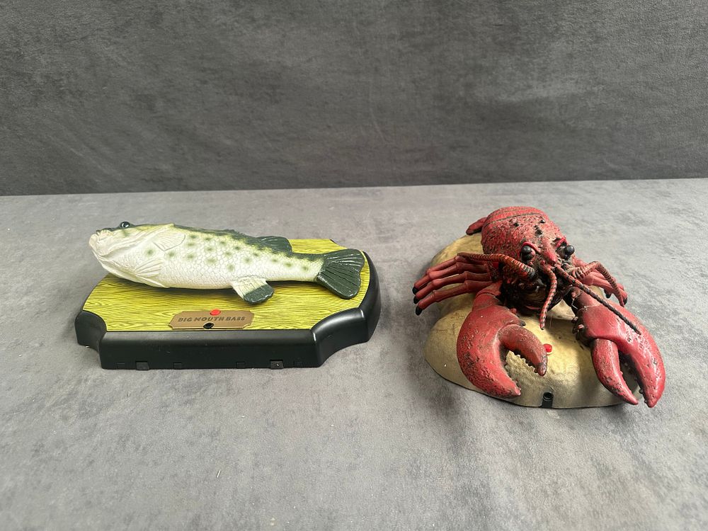 Lot 490: Two Animatronic Novelty Singing Fish and Lobster Wall Plaques