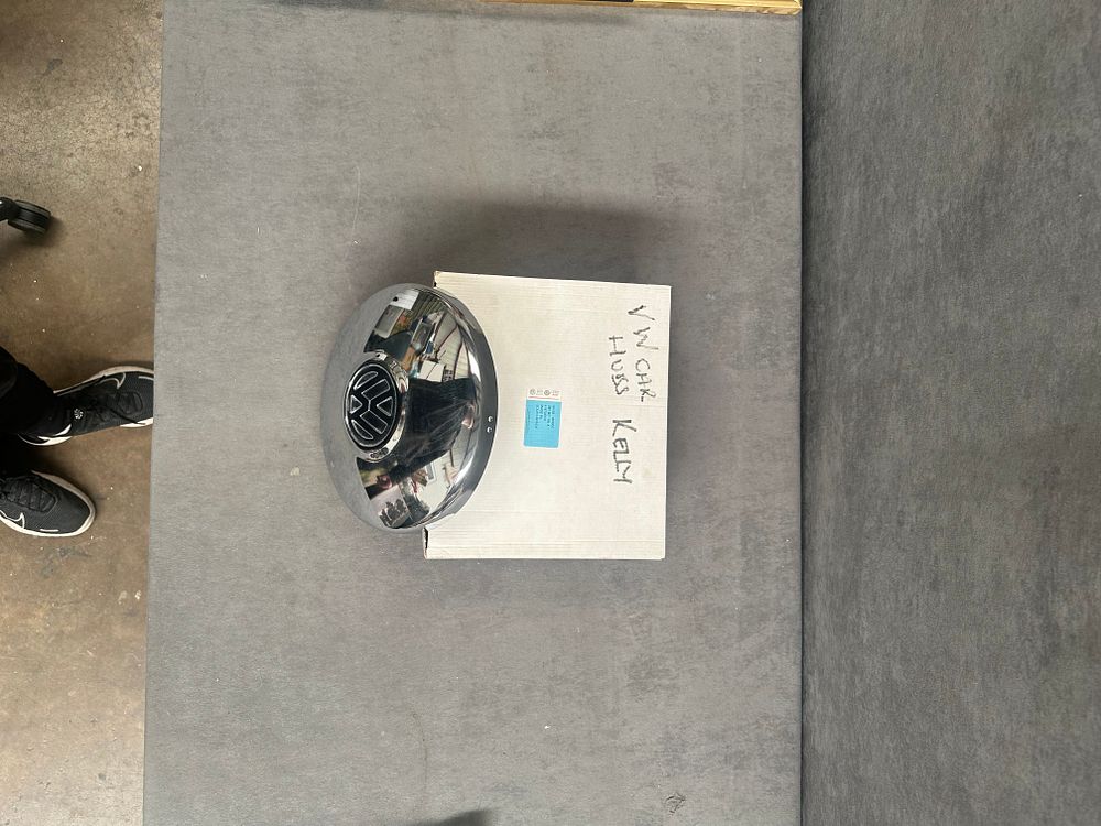 Lot 473: 4 x New Old Stock Volkswagen Chrome Hubcap Part No. 211 601 151 A
