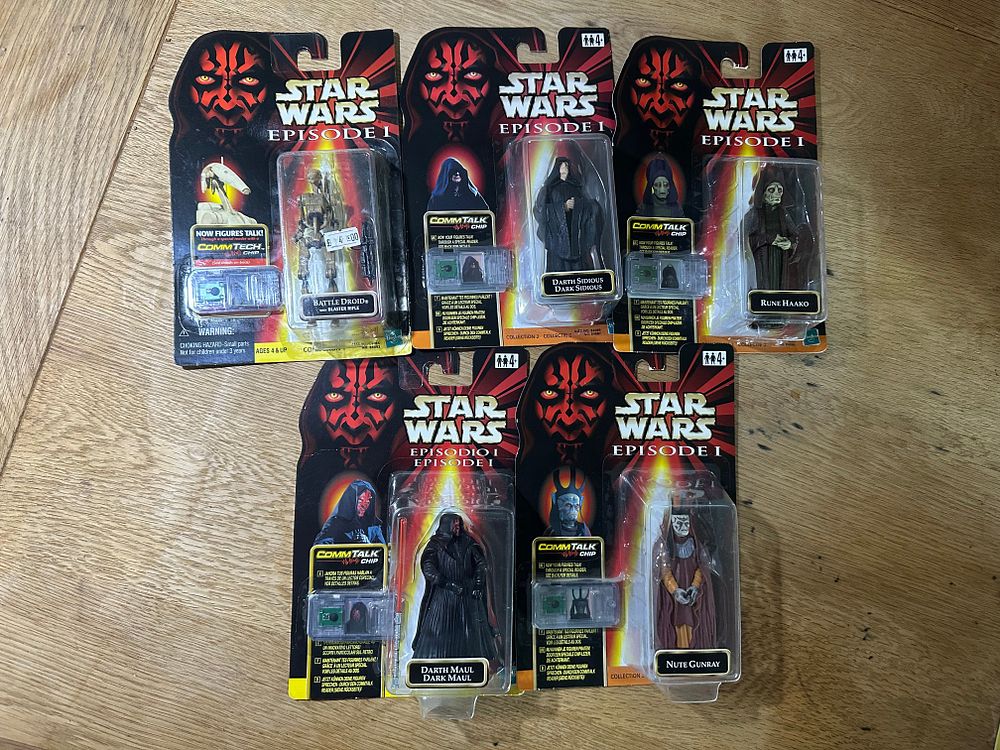 Lot 206: Five Hasbro Star Wars Episode I CommTech action figures