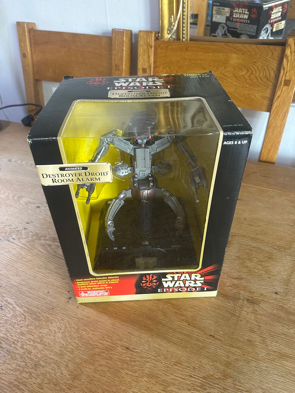 Lot 224: Star Wars Episode I Animated Destroyer Droid Room Alarm by Tiger Electronics