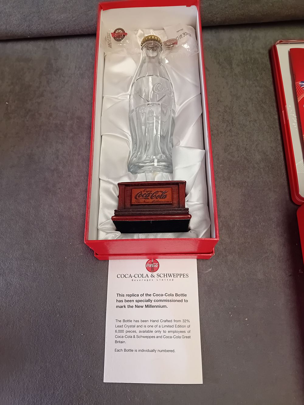 Lot 493: LIMITED EDITION COCA-COLA MILLENNIUM CRYSTAL BOTTLE AND PIN SET