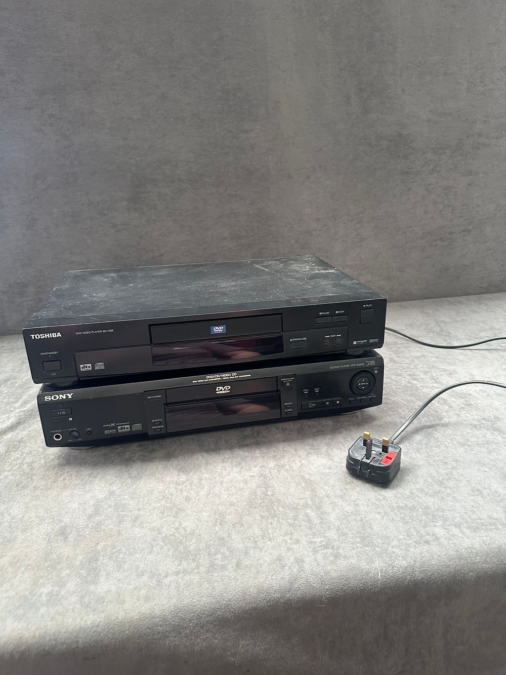 Lot 660: Two DVD Players Comprising a Toshiba SD-100EE and a Sony DVP-S525D