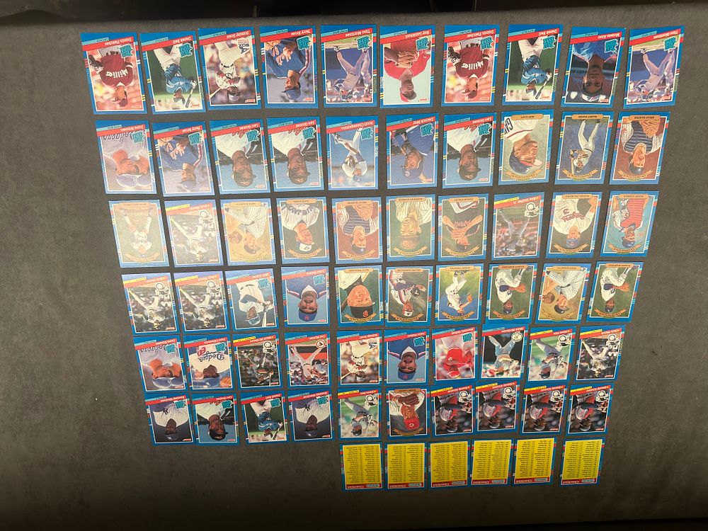 Lot 34: A Collection of 1991 Donruss Major League Baseball Trading Cards