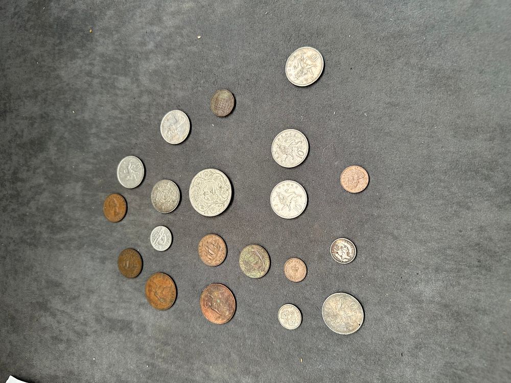 Lot 386: A Collection of UK and Canadian Coins