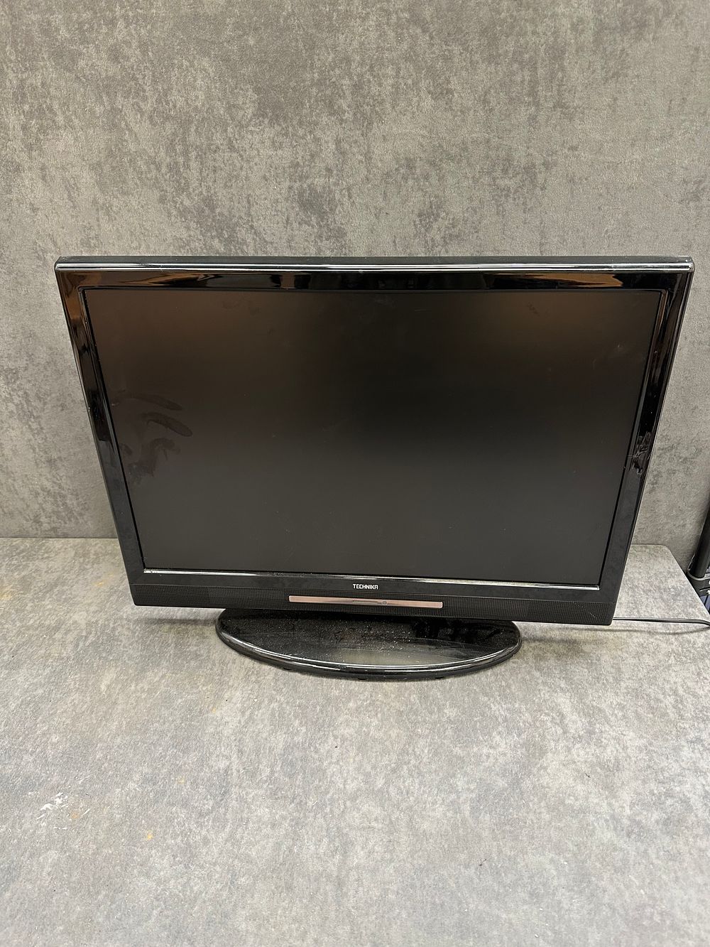 Lot 855: Technika Model LCD26-920 26 inch TV (no Control) 