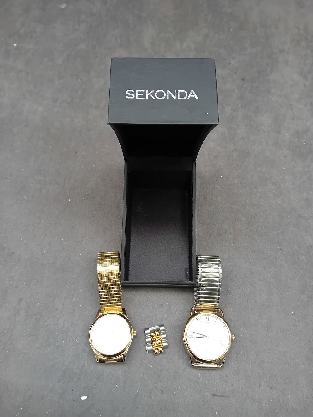 Lot 577: A Pair of Sekonda Women's Analogue Classic Quartz Wristwatches