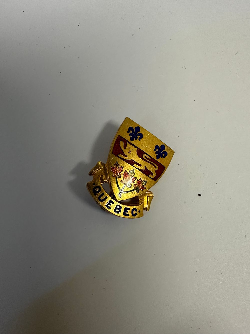 Lot 566: Vintage Quebec State Badge. Lovely condition and enamel 