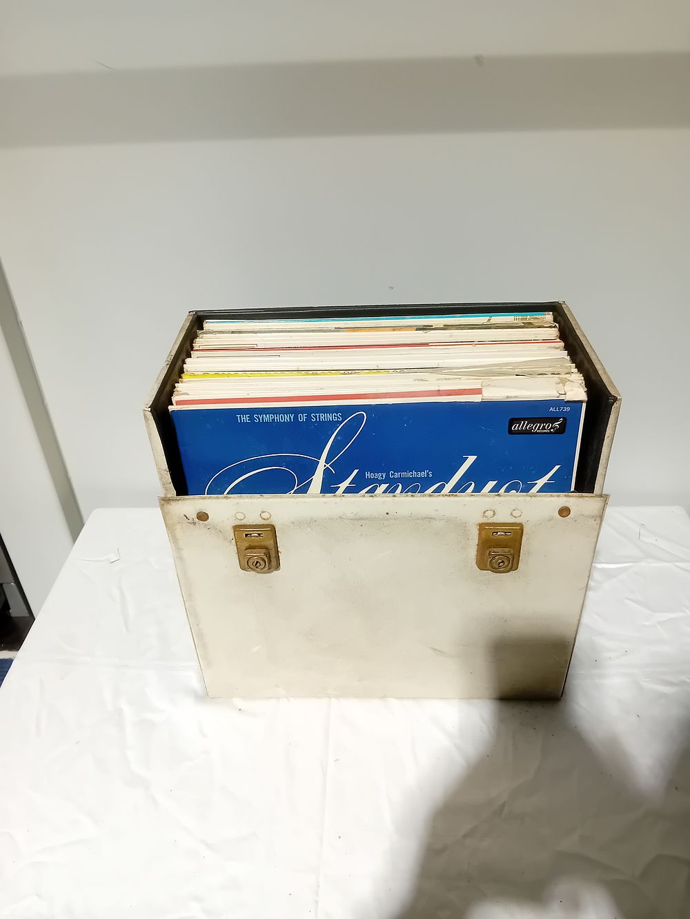 Lot 704: Huge mixed lot of vinyls as pictured