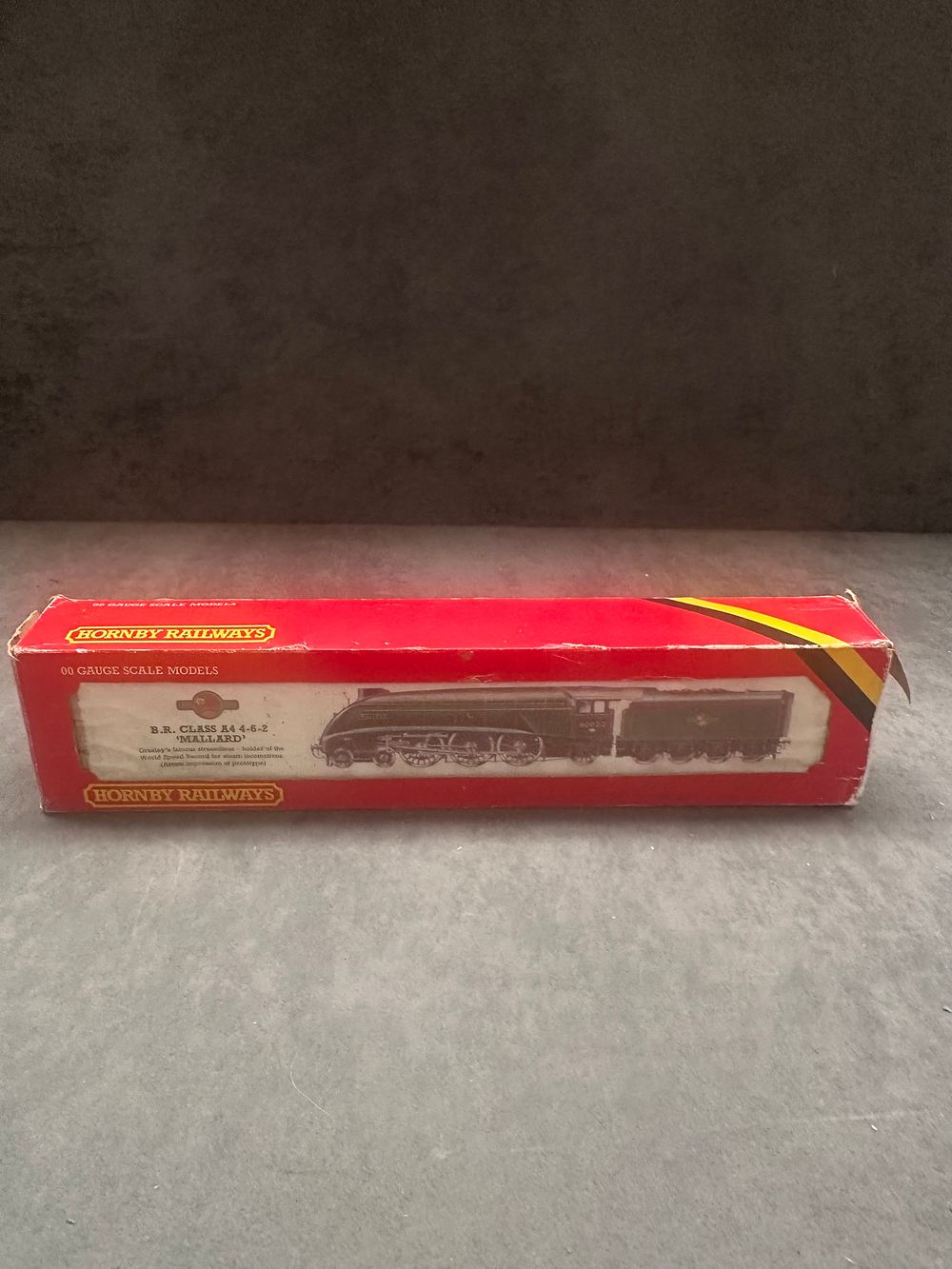 Lot 308: Hornby Railways OO Gauge Boxed B.R. Class A4 4-6-2 Mallard Locomotive and Tender
