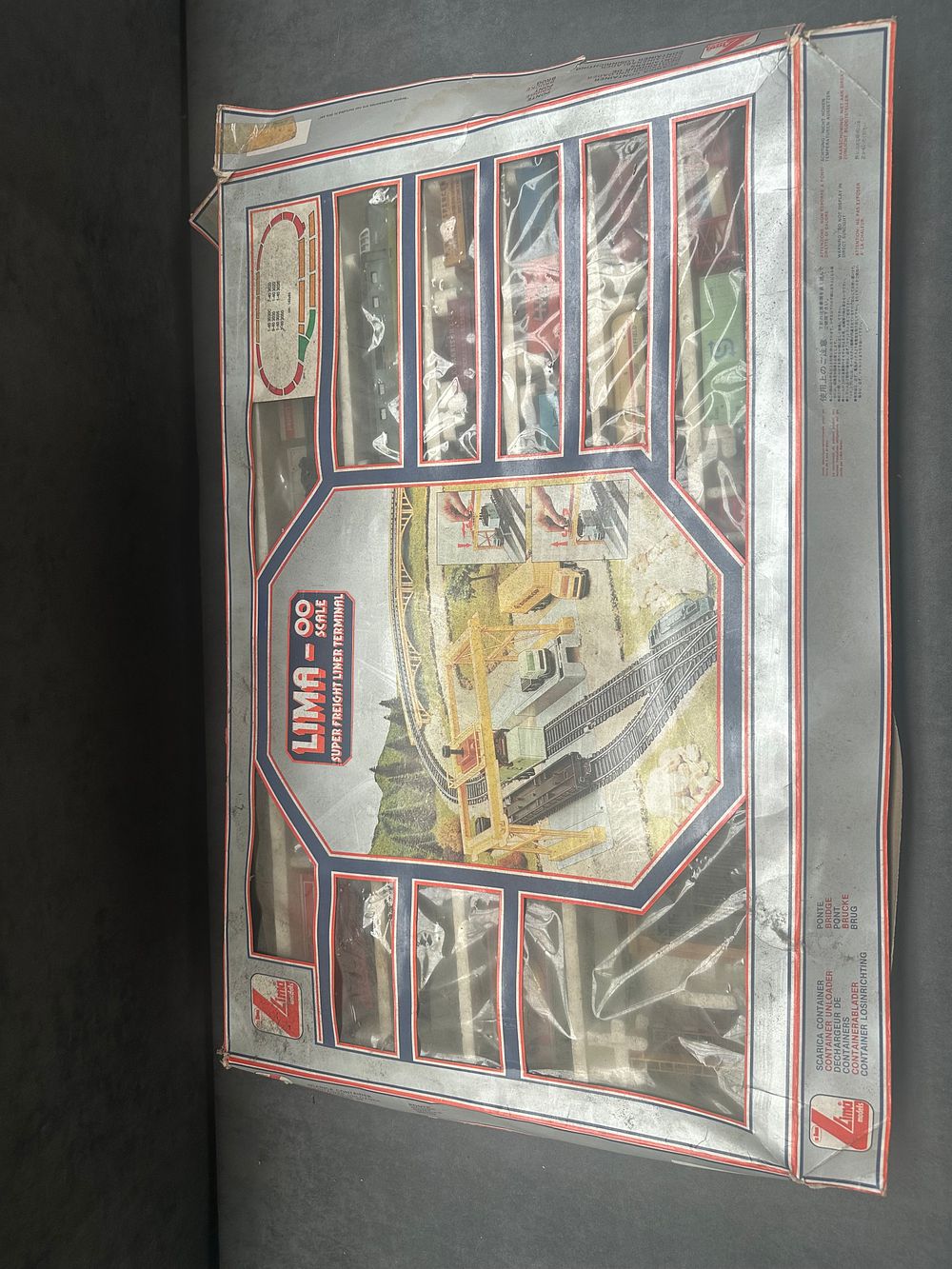 Lot 313: Lima OO Scale Super Freight Liner Terminal Model Railway Set