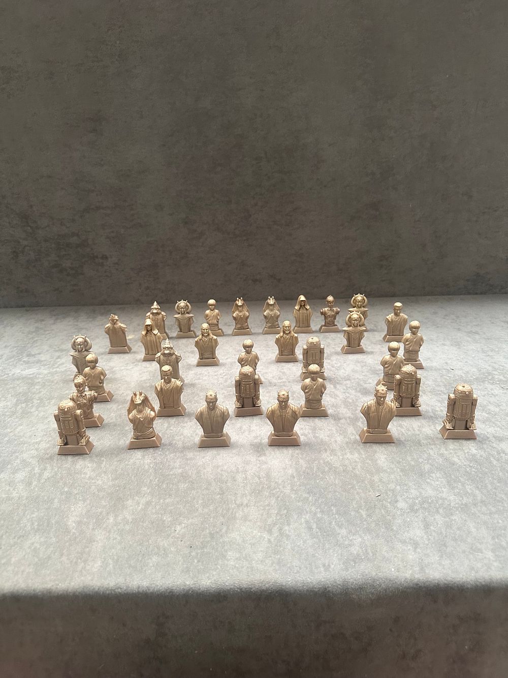 Lot 233: A Collection of 34 Star Wars Episode I Figurines Produced for Kellogg's by Logistix Ltd.