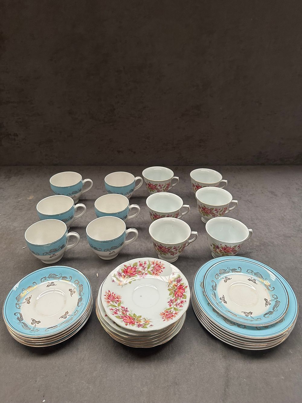 Lot 391: A Set of Thirty-Four Pieces of Gilt and Floral Decorated Porcelain Teaware