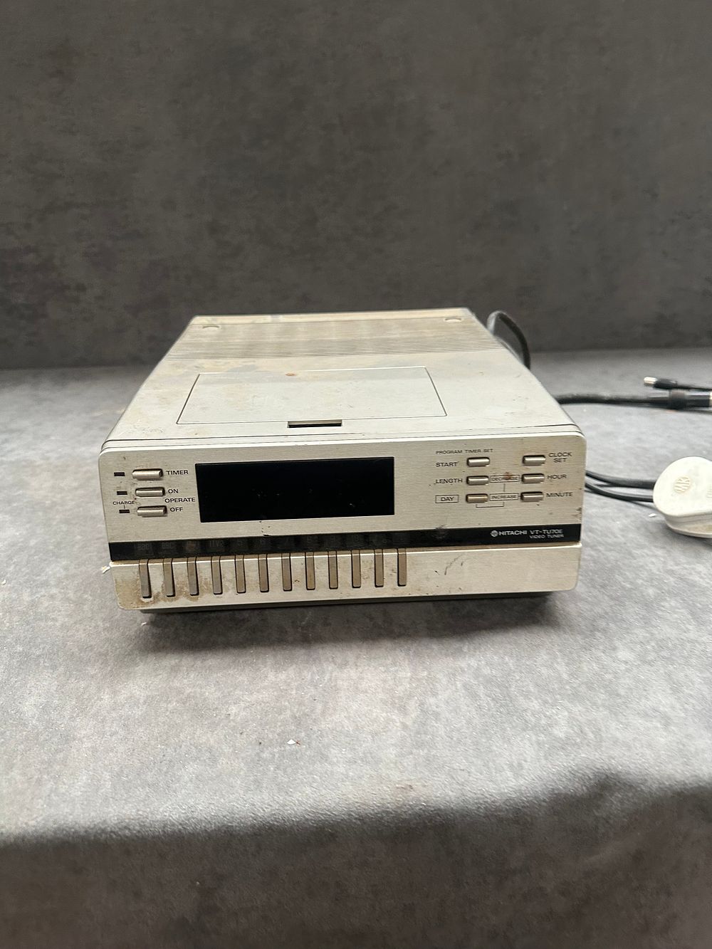 Lot 347: Hitachi VT-TU70E Video Tuner