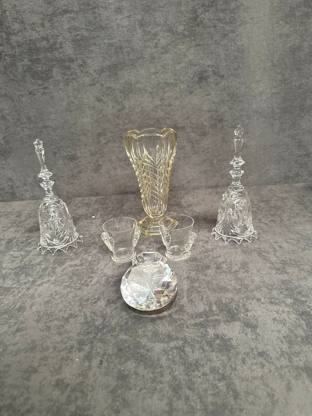 Lot 432: A Collection of Decorative Glassware and Commemorative Lead Crystal