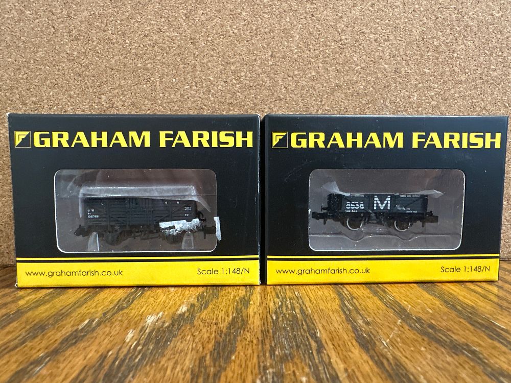 Lot 181: A Pair of Graham Farish N Gauge Model Railway Wagons in Original Boxes