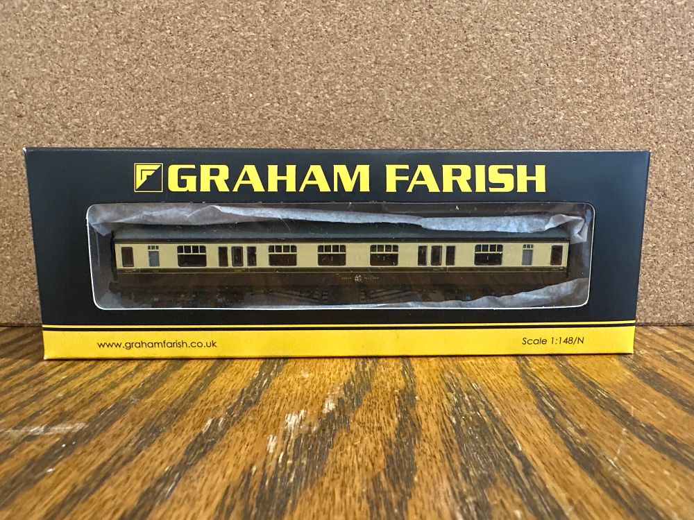 Lot 199: Graham Farish N Gauge Hawksworth 1st and 3rd Class Corridor Composite Coach in GWR Chocolate and Cream Livery