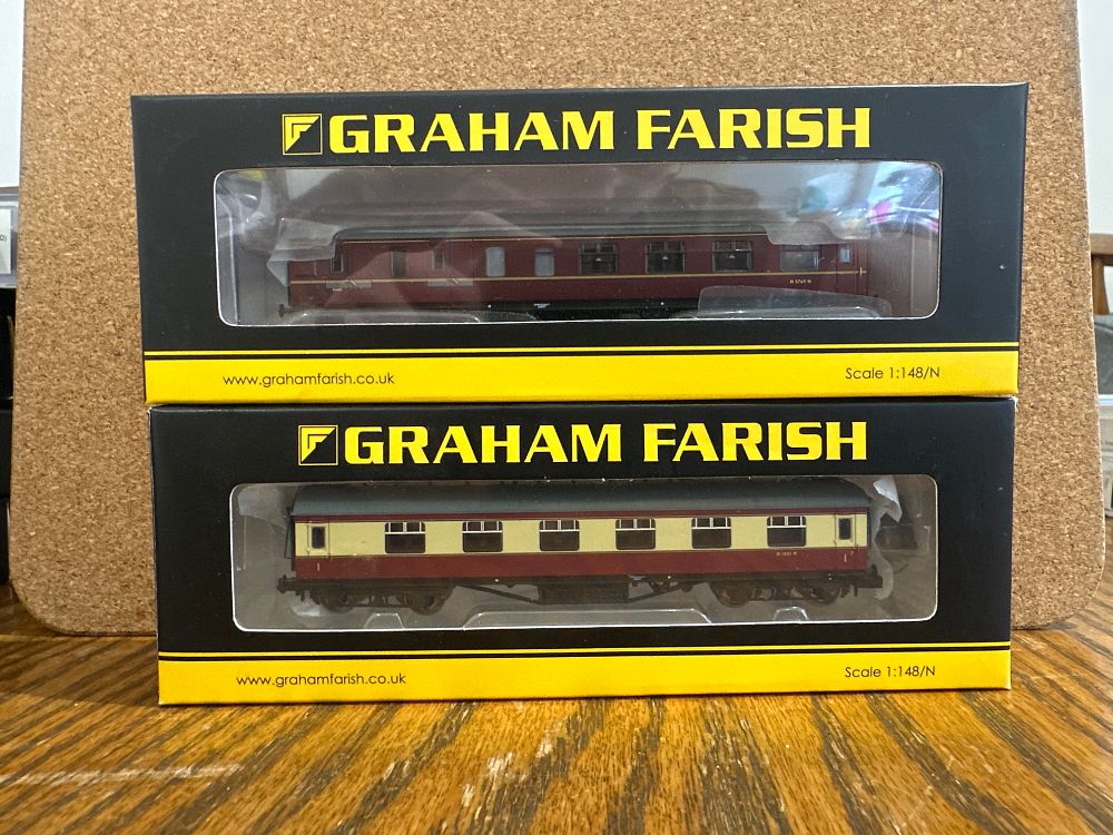 Lot 202: A Pair of Graham Farish N Gauge Stanier Passenger Coaches in Original Packaging