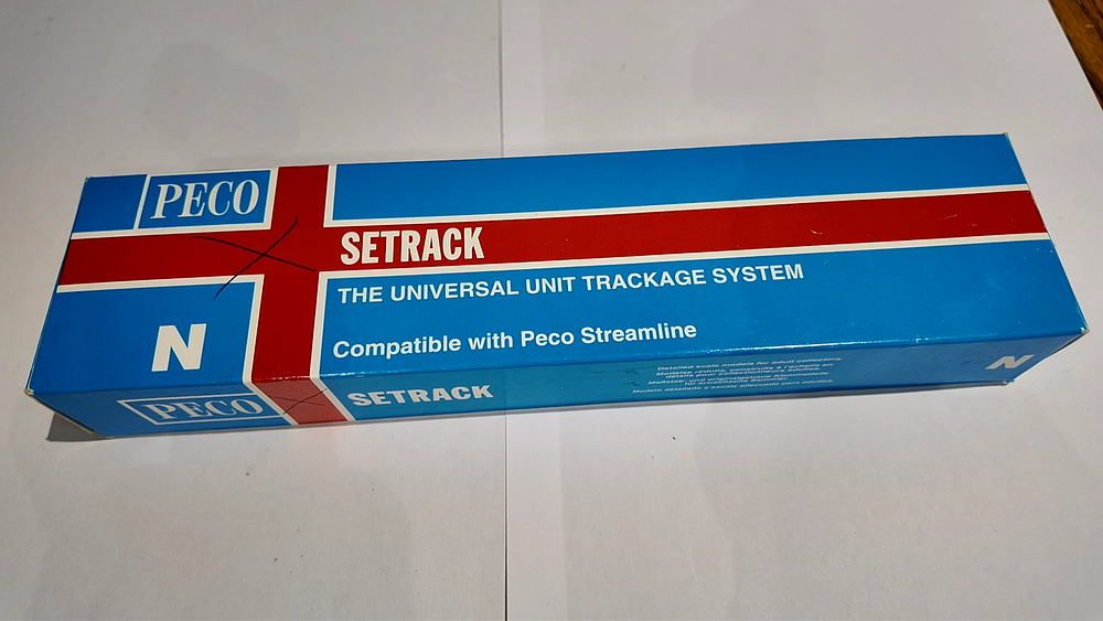 Lot 211: A Collection of Peco Setrack N Gauge Curved Model Railway Track Sections
