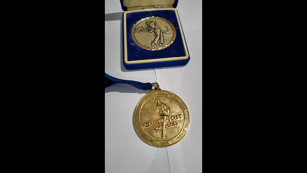 Lot 579: Two Commemorative Medals for Golf and Sun Cruises