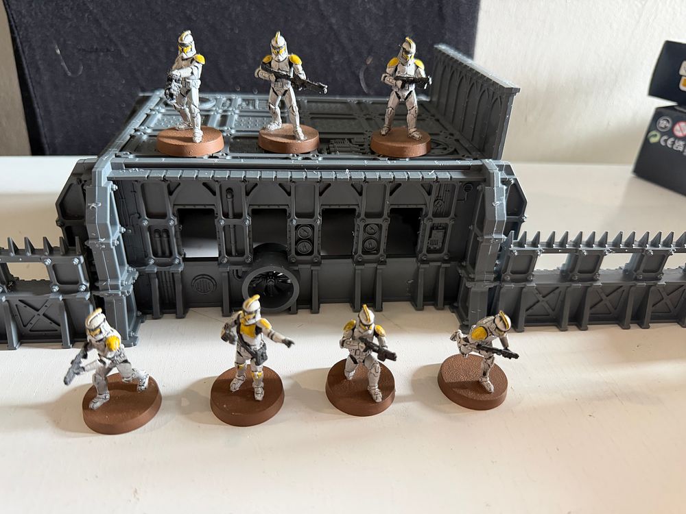 Lot 291: Star Wars Legion squad of 5 clone troopers...