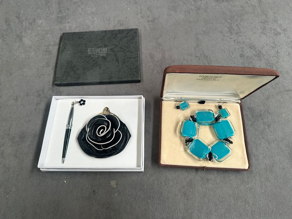 Lot 589: An Assortment of Jewellery and Giftware including Ivor Doble and Shudehill