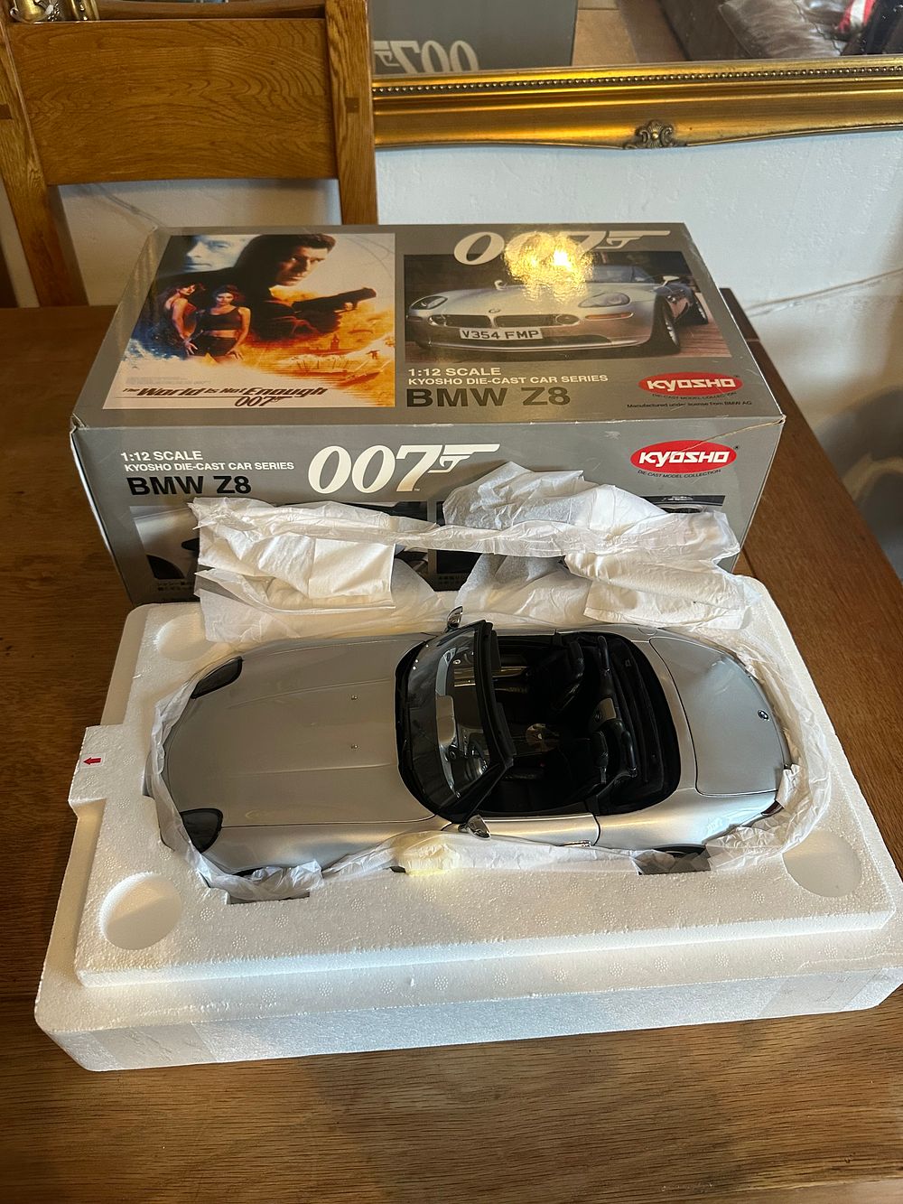 Lot 32: Kyosho 1:12 Scale Die-cast Model BMW Z8 James Bond 007 The World Is Not Enough Edition