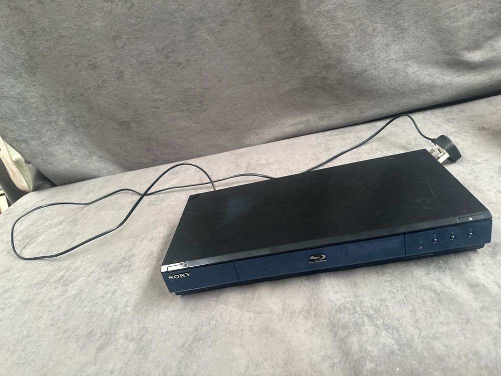 Lot 377: Sony BDP-S370 Blu-ray Disc and DVD Player