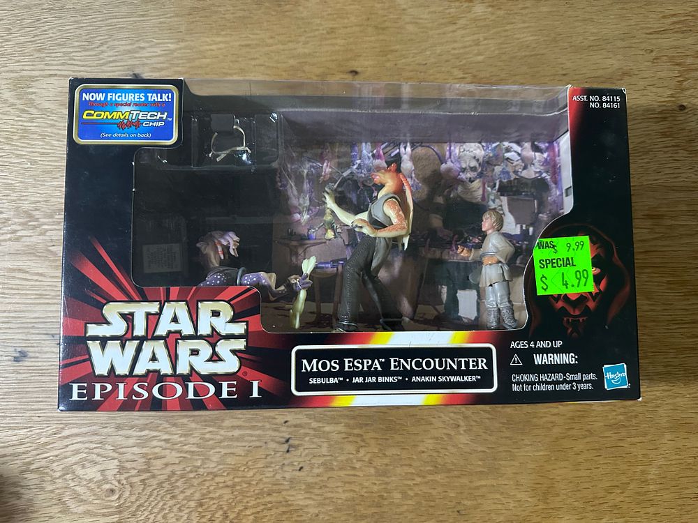 Lot 315: Hasbro Star Wars Episode I Mos Espa Encounter Cinematic Scene Set