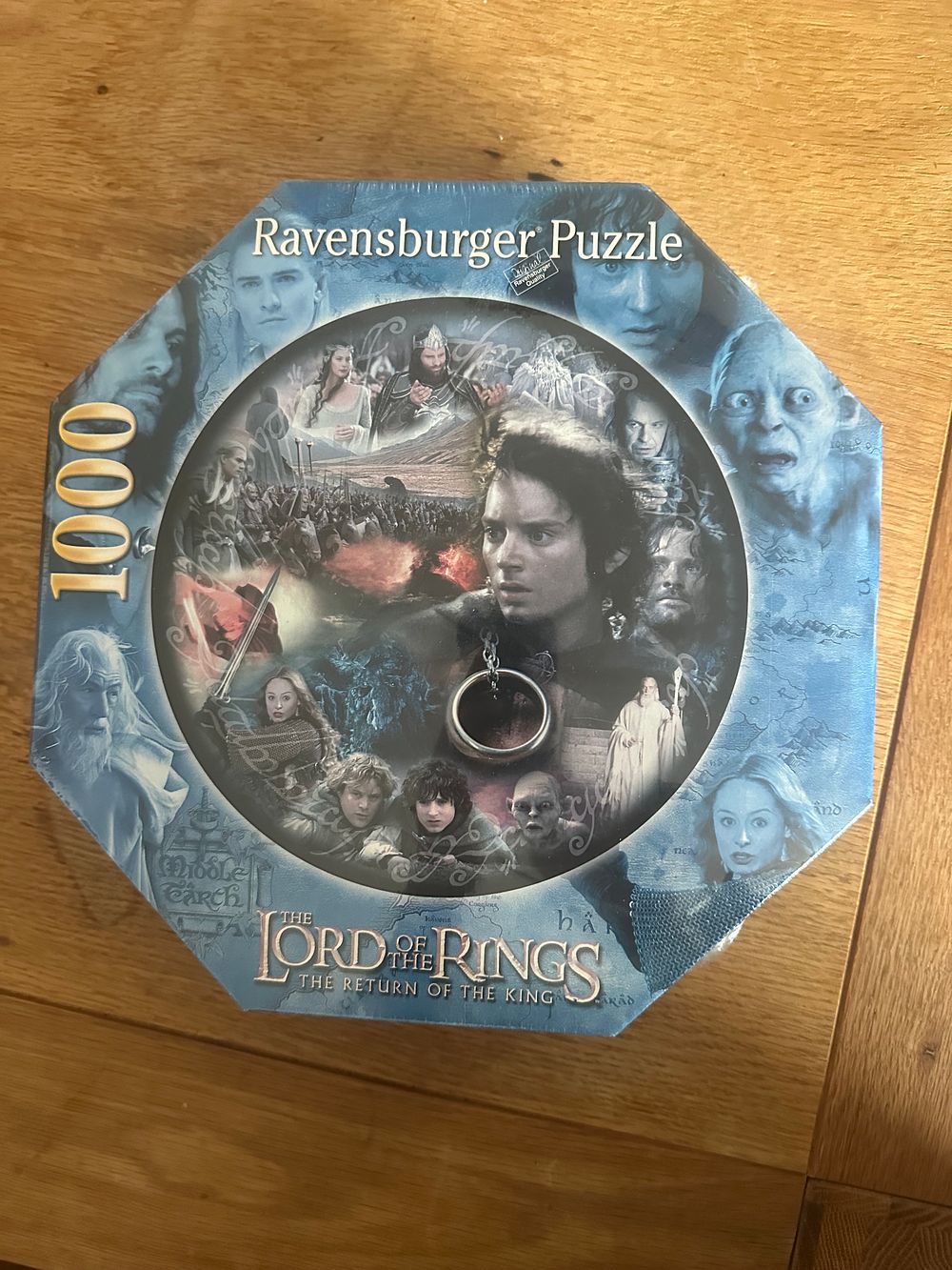 Lot 318: Ravensburger The Lord of the Rings: The Return of the King 1000 Piece Circular Jigsaw Puzzle